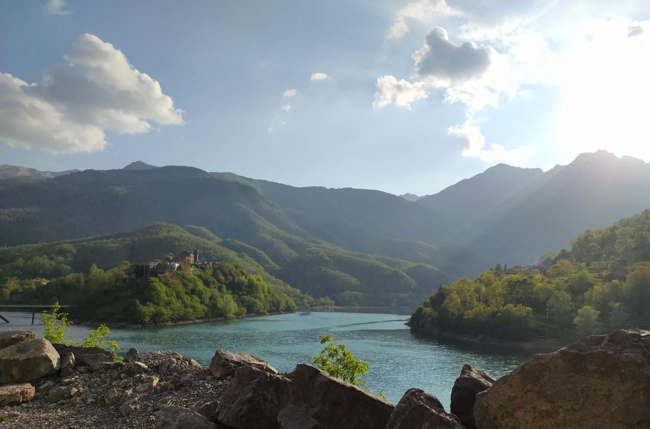 Casa Vacanze Al Colletto - Con Terrazza Panoramica In Centro Storico Vagli di Sotto Luaran gambar